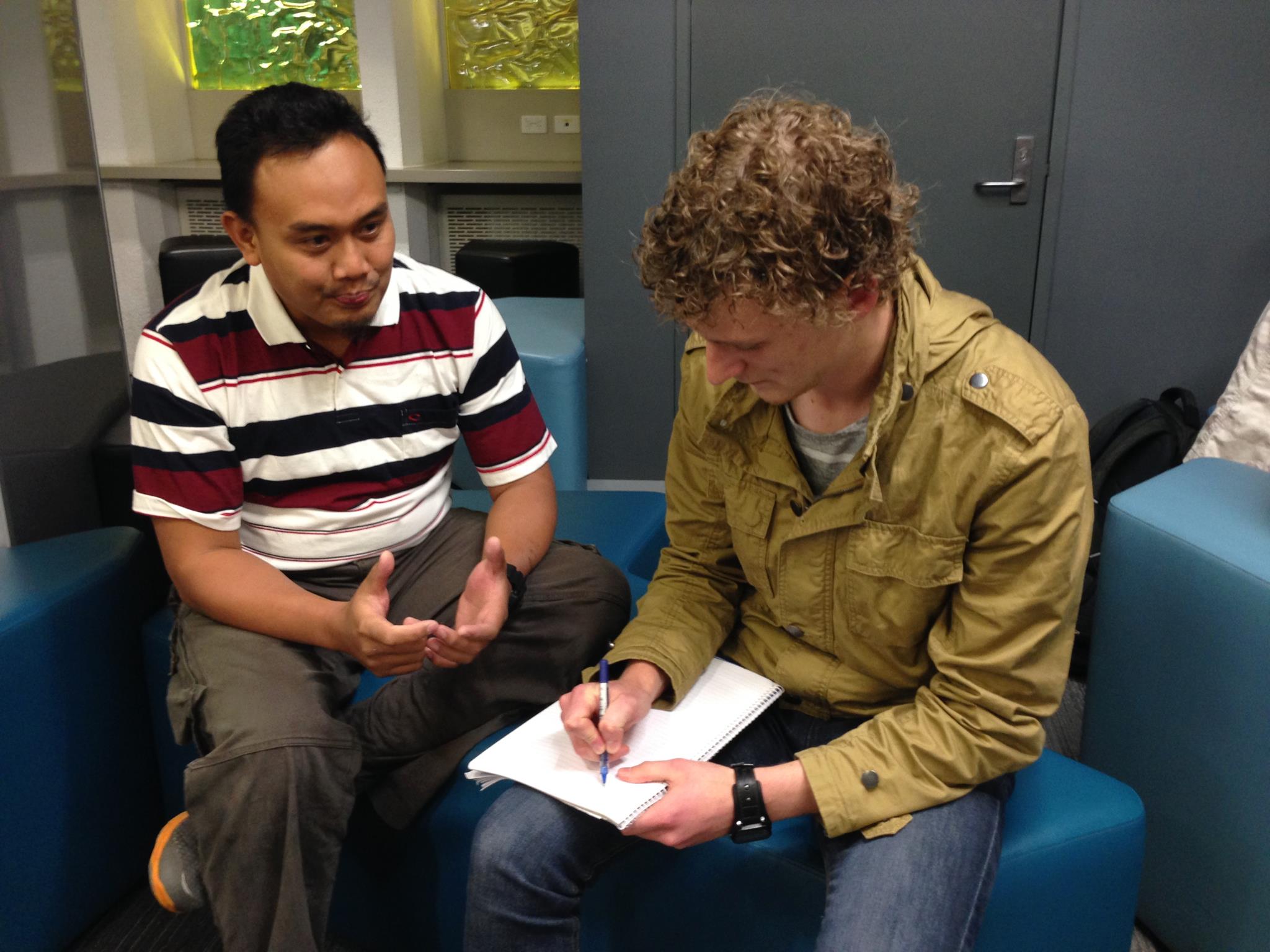 Orang Jenius sedang Merintis Pembelajaran Bahasa Indonesia Langgam Straya